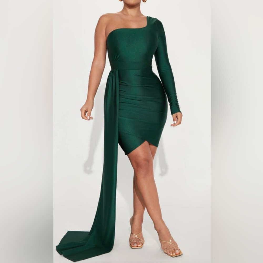 Elegant One-Shoulder Green Dress